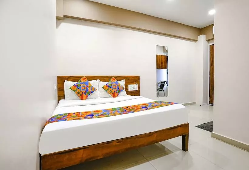 Hotelli Super Collection O Adajan Formerly Royal Paradise