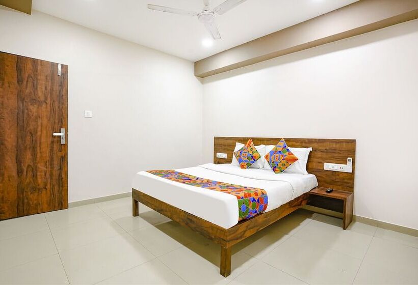 هتل Super Collection O Adajan Formerly Royal Paradise