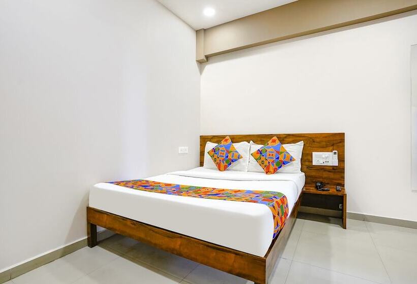 هتل Super Collection O Adajan Formerly Royal Paradise