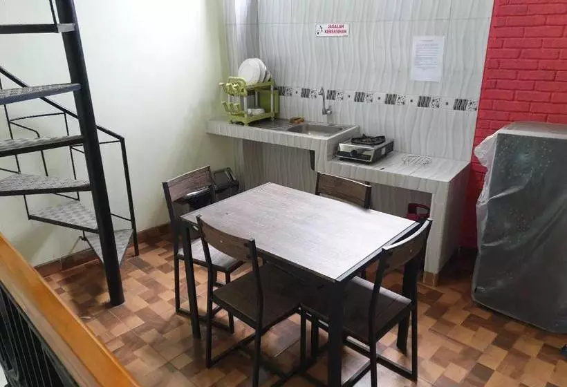 ホテル Koolkost @ Jalan Urip Sumoharjo Makassar