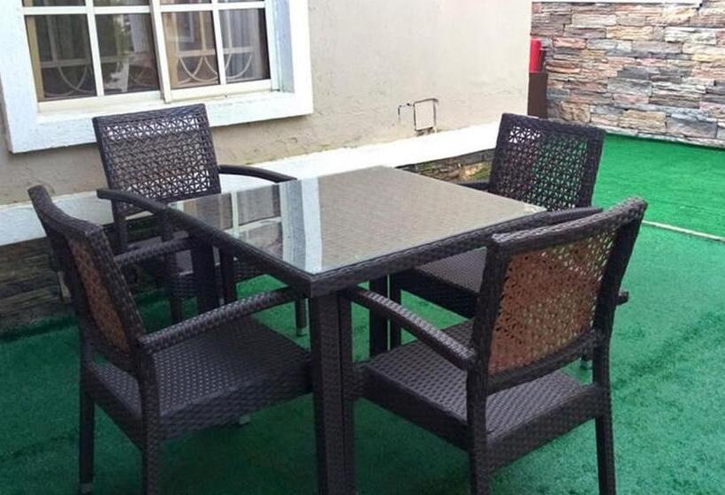 پانسیون Room In Lodge Adanma Hotel And Suites