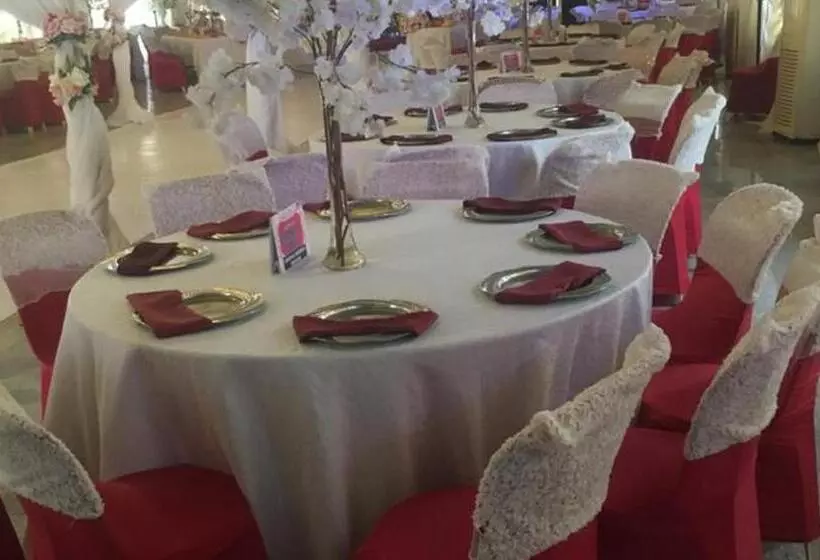 پانسیون Room In Lodge   Adanma Hotel And Suites