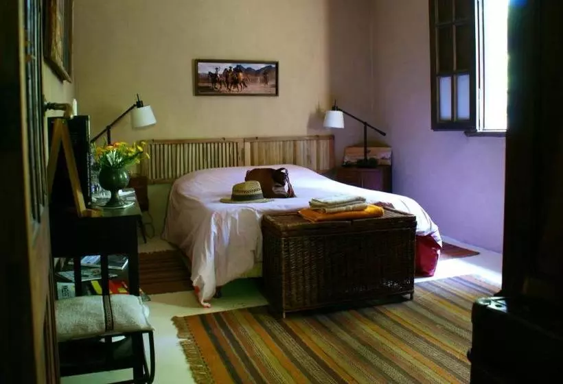 Aamiaismajoitus (B&B) Estancia La Dulce   Casa Principal Casco