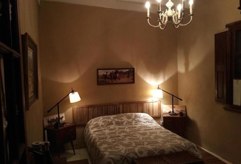 مبيت وإفطار Estancia La Dulce   Casa Principal Casco