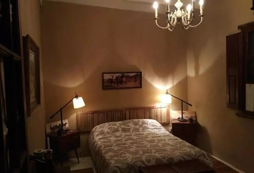 Aamiaismajoitus (B&B) Estancia La Dulce   Casa Principal Casco