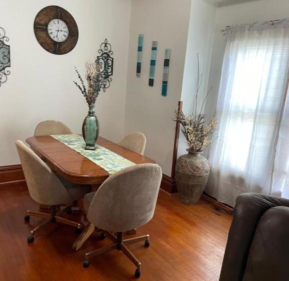 East Side Motel & Cabins