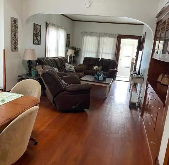 East Side Motel & Cabins