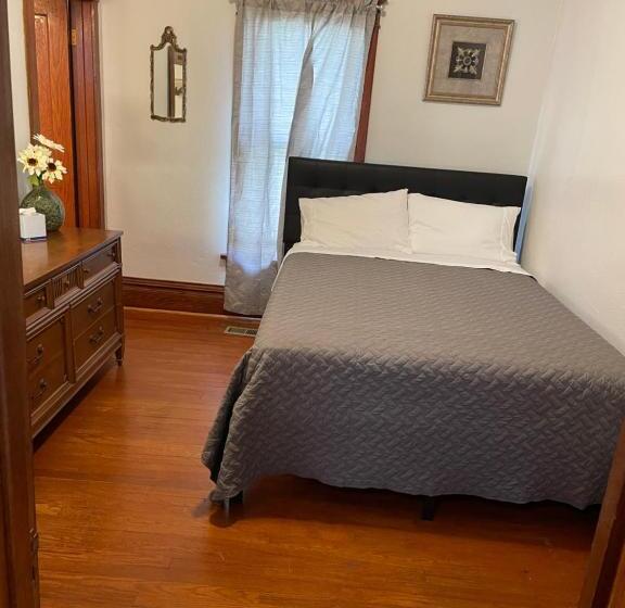 East Side Motel & Cabins