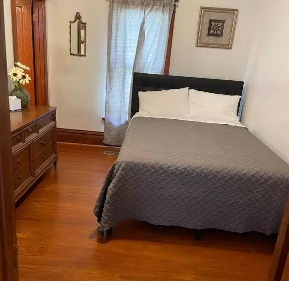 East Side Motel & Cabins