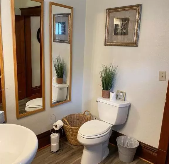 East Side Motel & Cabins