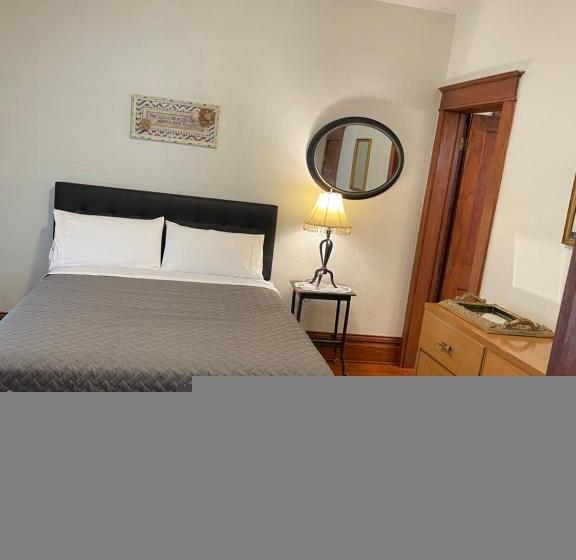 East Side Motel & Cabins