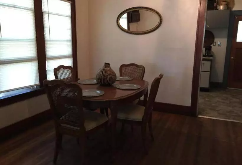 East Side Motel & Cabins