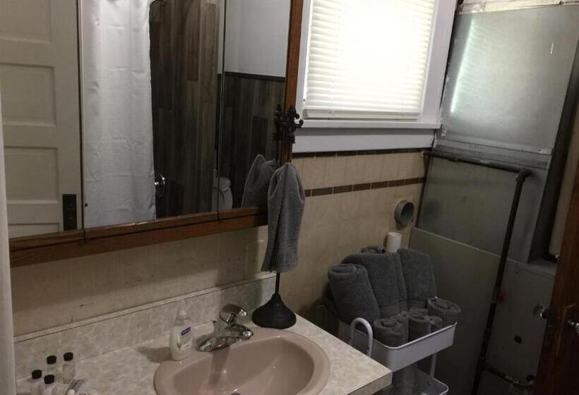 East Side Motel & Cabins