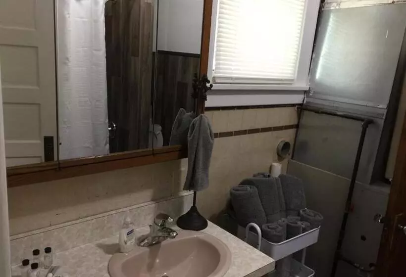 East Side Motel & Cabins