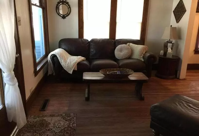 East Side Motel & Cabins