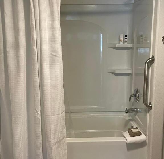 East Side Motel & Cabins