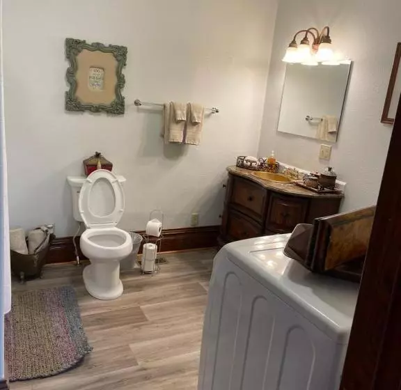 East Side Motel & Cabins