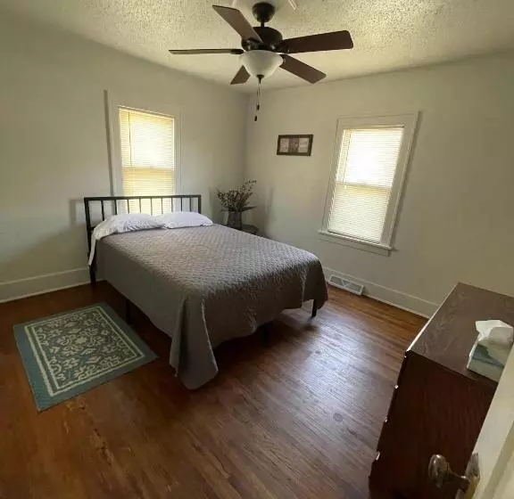 East Side Motel & Cabins