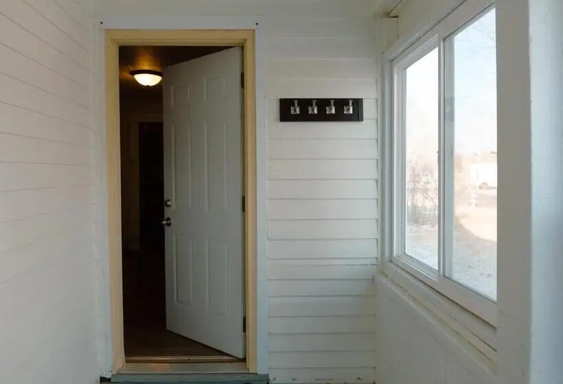 East Side Motel & Cabins