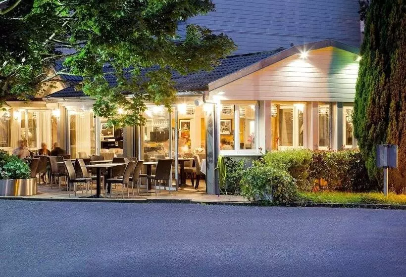 Отель Acadie Les Ulis