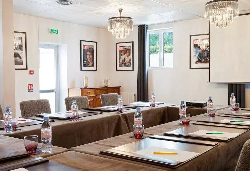 Отель Acadie Les Ulis