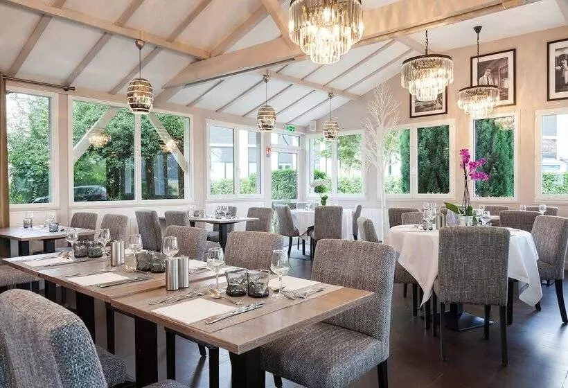 Отель Acadie Les Ulis