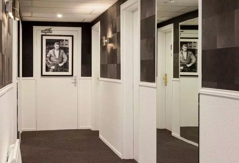 Отель Acadie Les Ulis