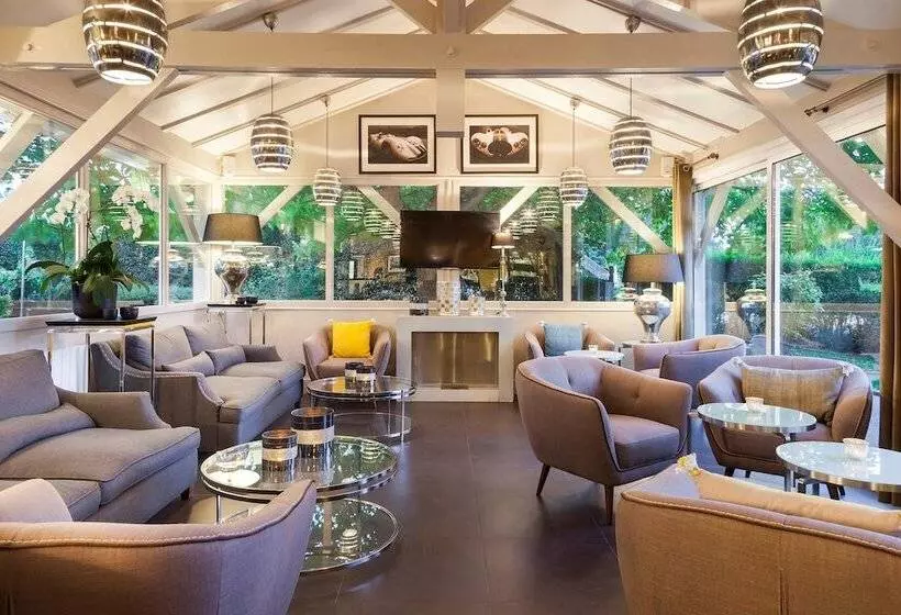 Отель Acadie Les Ulis