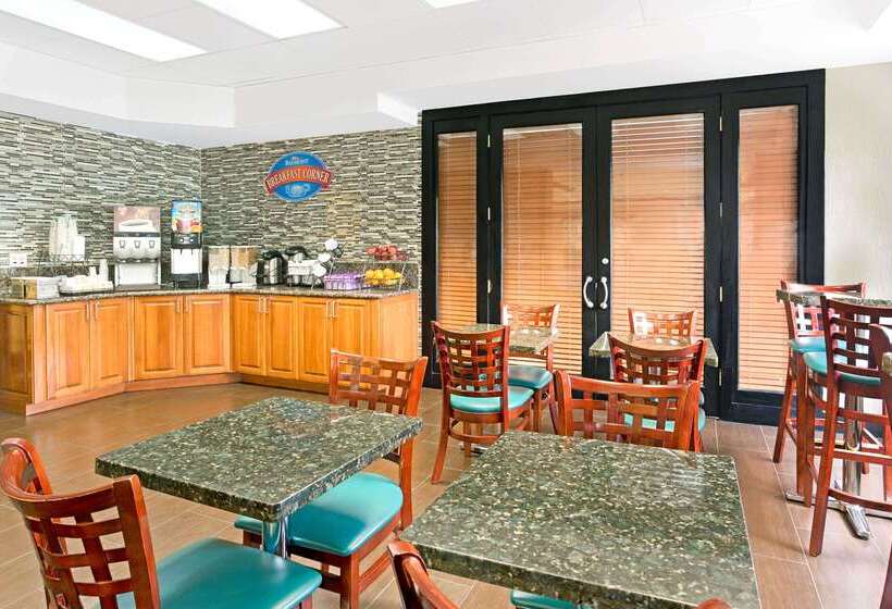 בית מלון כפרי Spark By Hilton Miami Doral