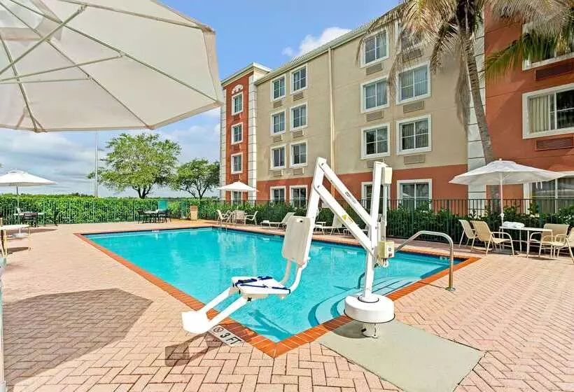 Hotel Spark By Hilton Miami Doral