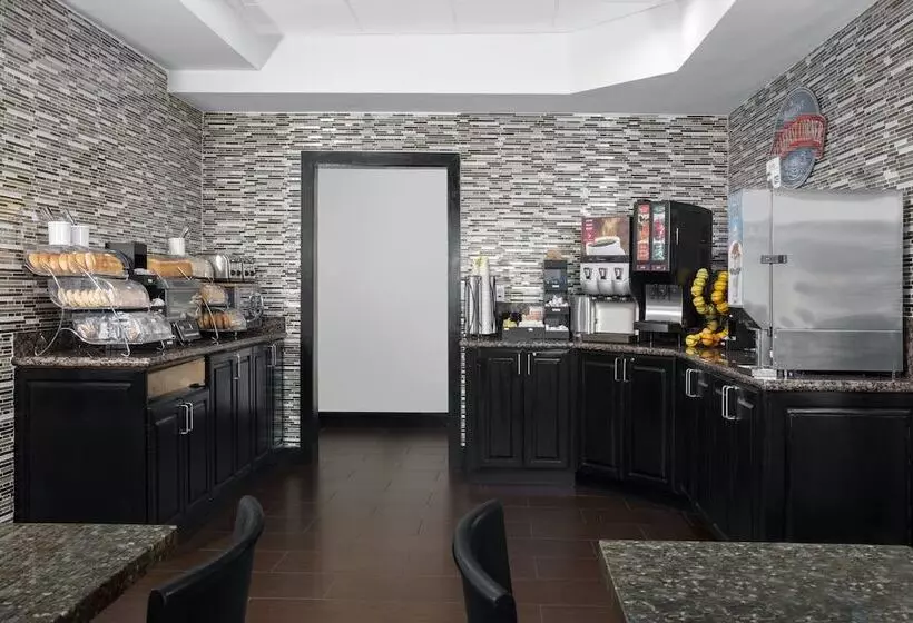 Hotel Spark By Hilton Miami Doral