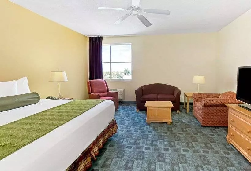 Hotel Spark By Hilton Miami Doral