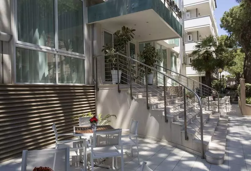 هتل Calypso Rimini Marina Centro