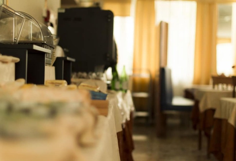 هتل Calypso Rimini Marina Centro