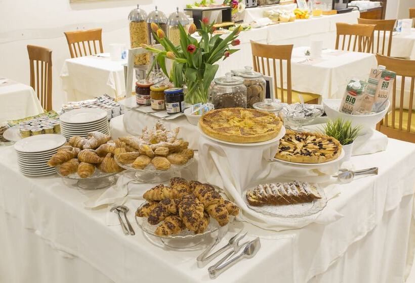 هتل Calypso Rimini Marina Centro