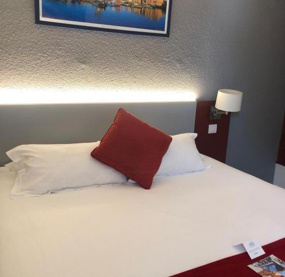 هتل Donibane Saint Jean De Luz