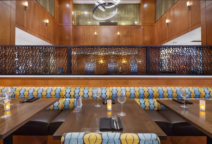 בית מלון כפרי Hilton Garden Inn Montreal Centre Ville