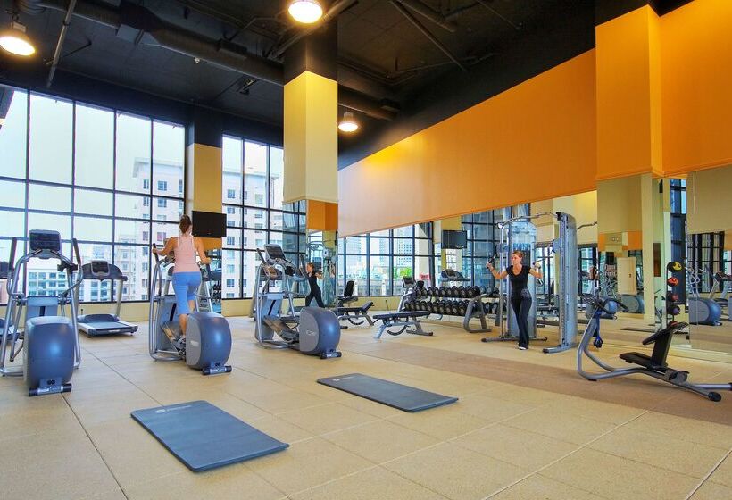 فندق Hilton Garden Inn Montreal Centre Ville