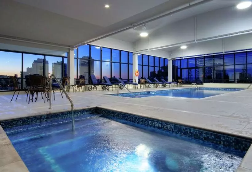 בית מלון כפרי Hilton Garden Inn Montreal Centre Ville