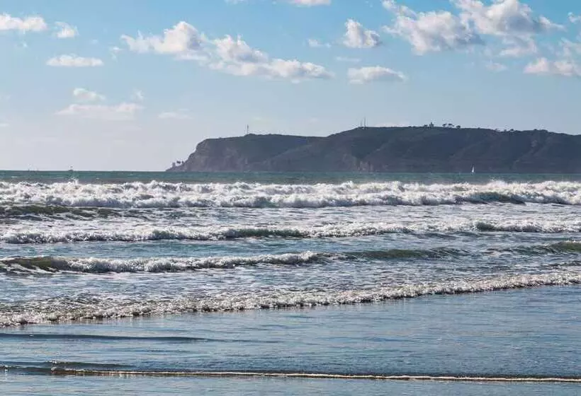 هتل Hilton San Diego Bayfront