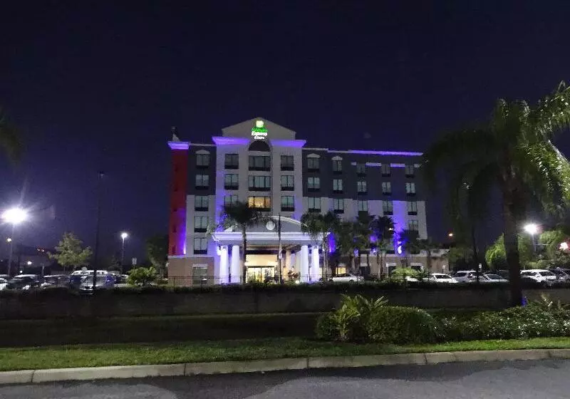 هتل Holiday Inn Express International Drive, An Ihg