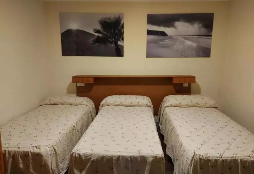 هتل Hostal Moncloa