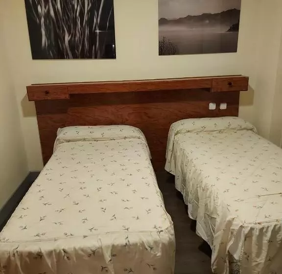 هتل Hostal Moncloa