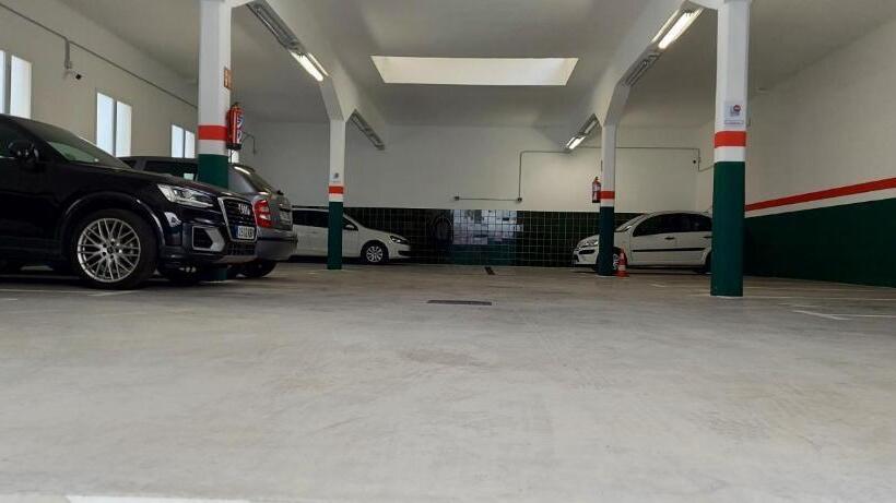 هتل Hostal Moncloa