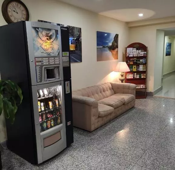 هتل Hostal Moncloa