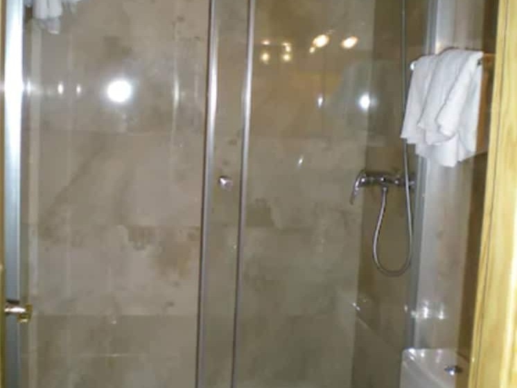 هتل Hostal Moncloa