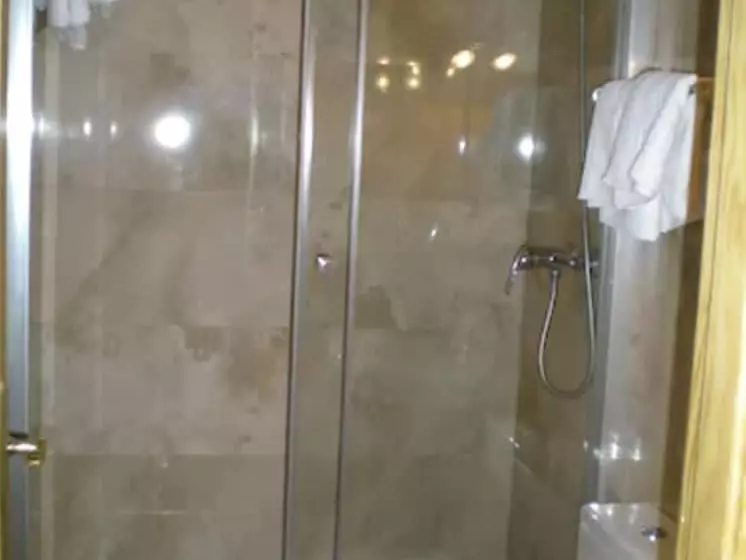 هتل Hostal Moncloa