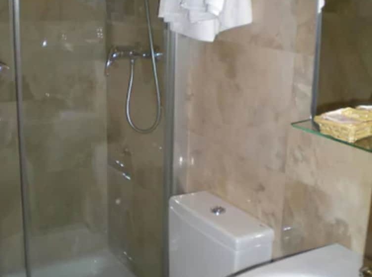 هتل Hostal Moncloa