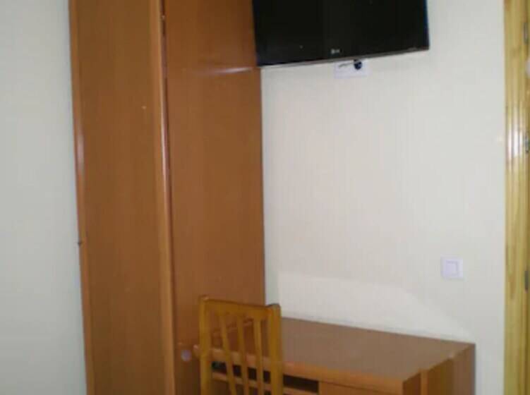 هتل Hostal Moncloa