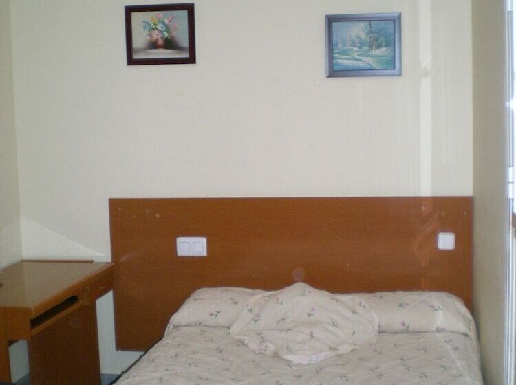 هتل Hostal Moncloa